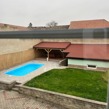 útulný Blízko Prahy Zlonice